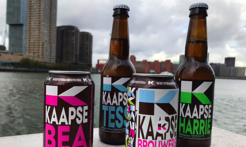 Vier Kaapse bieren naast elkaar bij de Maas